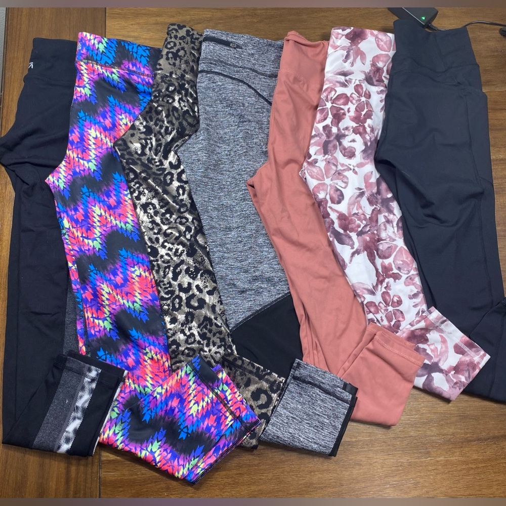 Assorted Lot of 7 Size M Activewear Leggings